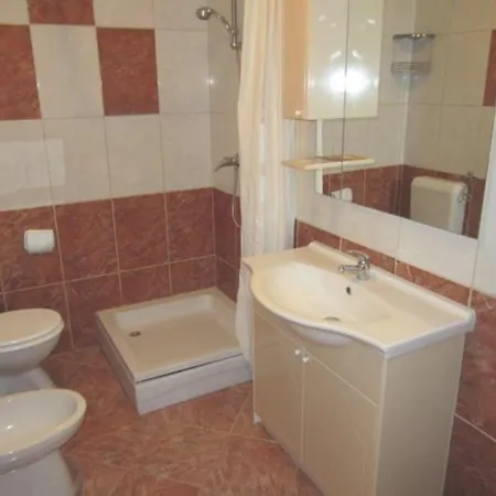 Apartmani Jureta Okrug Gornji Exterior photo
