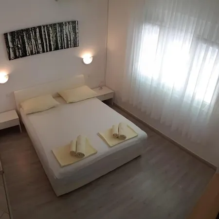 Apartmani Jureta Okrug Gornji Exterior photo