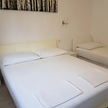 Apartmani Jureta Okrug Gornji Exterior photo
