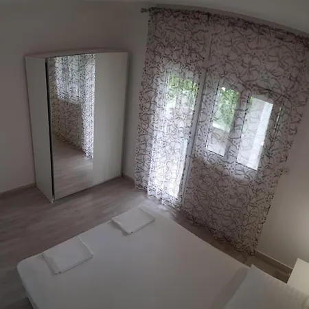 Apartmani Jureta Okrug Gornji Exterior photo