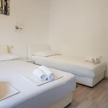 Apartmani Jureta Okrug Gornji Exterior photo
