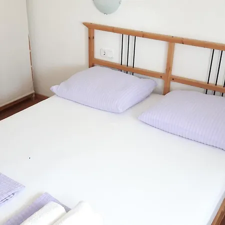 Apartmani Jureta Okrug Gornji Exterior photo