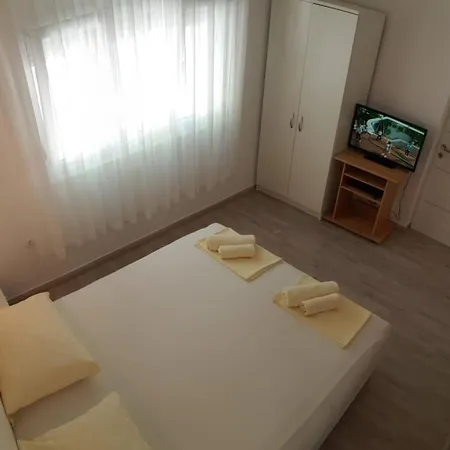 Apartmani Jureta Okrug Gornji Exterior photo