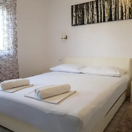 Apartmani Jureta Okrug Gornji Exterior photo