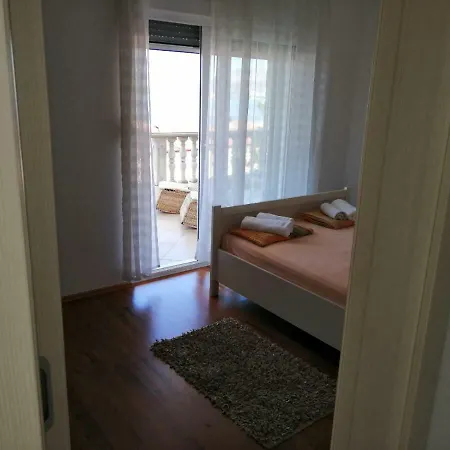 Apartmani Jureta Okrug Gornji Exterior photo